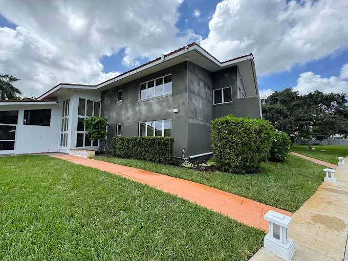 Stucco installation in Fort Lauderdale home with fresh exterior finish and curb appeal
